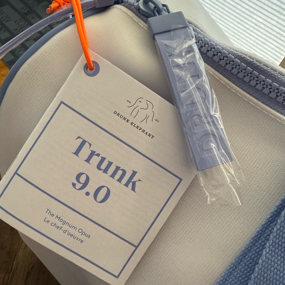 Drunk Elephant Trunk 9.0 duffel bag - Picture 10 of 11
